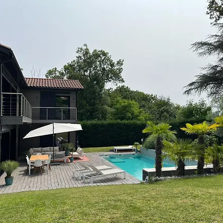 Villa Piscine A Proximite De Lyon